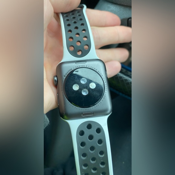 Apple I-Watch 3rd Generation - Picture 2 of 4